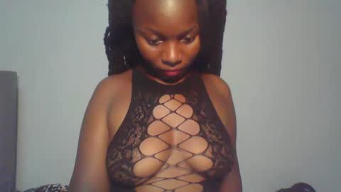Snapshot of melanin_sassy96 chatting on January 25, 1:43 am bad lil shawry online show from January 25, 1:43 am