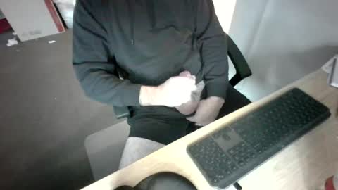 melbguy_075 online show from June 18, 11:21 pm