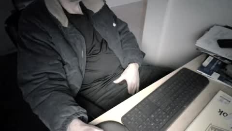 melbguy_075 online show from July 28, 7:06 am