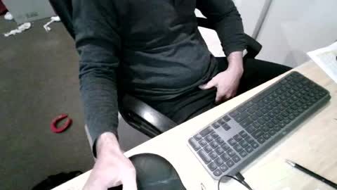 melbguy_075 online show from June 17, 6:18 am