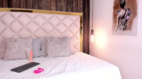 Meliisa  online show from June 9, 7:57 pm