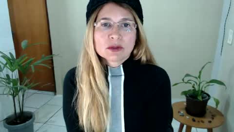 Melinda online show from June 9, 10:53 pm