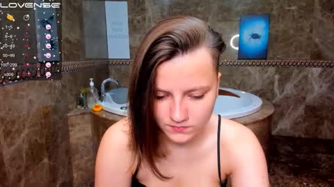 Melinda online show from October 12, 2:15 am