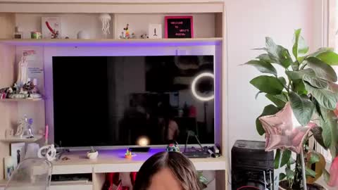 Melissa online show from April 24, 3:25 pm