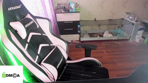 melisanilson online show from April 6, 4:46 am