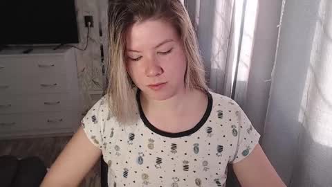 Melissa  Ray online show from January 31, 9:59 am