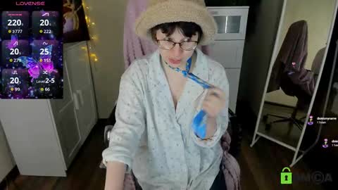 Melissa online show from October 3, 10:51 pm