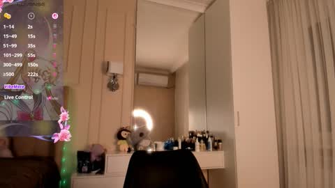 Lisaa online show from December 15, 4:52 am