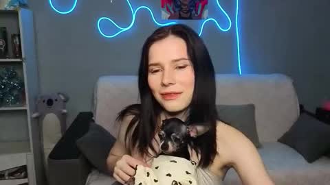 mellhyees online show from February 15, 5:33 pm