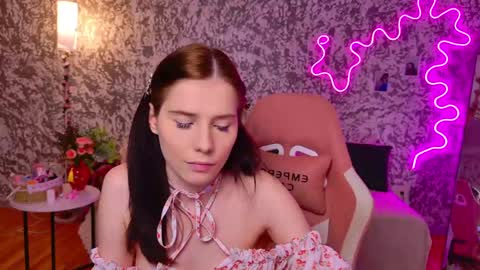 mellhyees online show from March 28, 5:36 pm