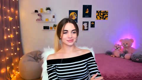 Snapshot of mellifluoustess chatting on December 17, 12:34 am Tessa online show from December 17, 12:34 am