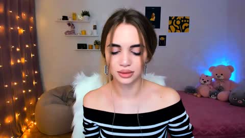 Snapshot of mellifluoustess chatting on December 16, 9:31 pm Tessa online show from December 16, 9:31 pm