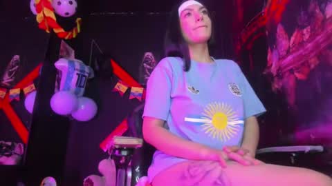 melllks online show from June 24, 4:36 pm