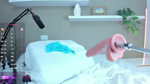 melly_col online show from November 5, 8:44 pm