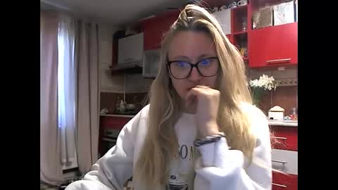 Melly online show from April 16, 7:30 am