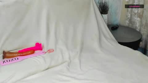 MelMooon online show from December 26, 6:01 pm