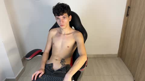 Snapshot of melo_twink chatting on January 12, 4:10 am Melo online show from January 12, 4:10 am
