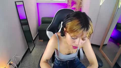 melody701583as online show from April 14, 1:36 pm