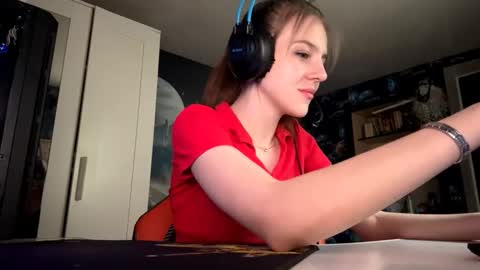 Hi Im Aria 18 years old online show from September 19, 12:31 pm