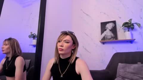 Snapshot of mely_maxyn chatting on March 7, 8:55 pm MELY online show from March 7, 8:55 pm