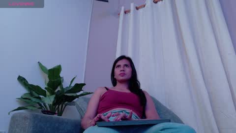 Maelly online show from April 3, 7:21 pm