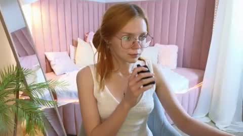memymee_ online show from June 25, 5:12 am