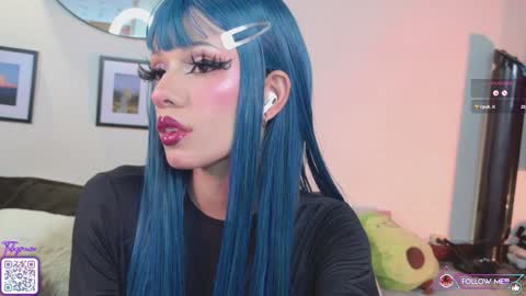 Mena  Help me reach 700 thumbs up online show from January 2, 5:39 pm