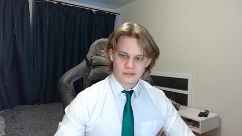 Snapshot of meow_mickey chatting on December 24, 4:33 am Mickey online show from December 24, 4:33 am