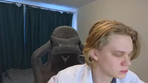 Snapshot of meow_mickey chatting on February 9, 5:08 am Mickey online show from February 9, 5:08 am