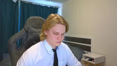 Snapshot of meow_mickey chatting on March 12, 3:57 am Mickey online show from March 12, 3:57 am