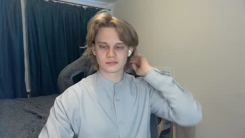 Snapshot of meow_mickey chatting on December 21, 5:03 am Mickey online show from December 21, 5:03 am
