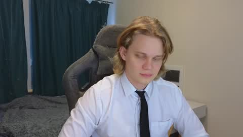 Snapshot of meow_mickey chatting on February 8, 4:25 am Mickey online show from February 8, 4:25 am