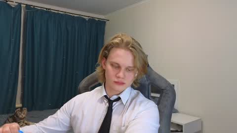 Snapshot of meow_mickey chatting on February 5, 1:47 am Mickey online show from February 5, 1:47 am