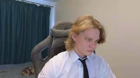Snapshot of meow_mickey chatting on February 13, 4:54 am Mickey online show from February 13, 4:54 am