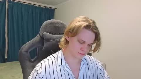 Snapshot of meow_mickey chatting on February 24, 5:53 pm Mickey online show from February 24, 5:53 pm