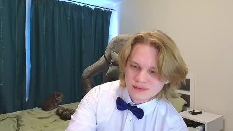 Snapshot of meow_mickey chatting on February 27, 4:46 am Mickey online show from February 27, 4:46 am