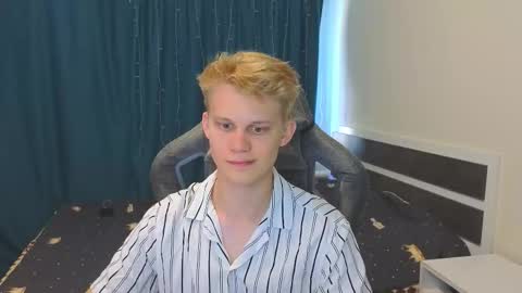 Snapshot of meow_mickey chatting on October 1, 7:40 am Mickey online show from October 1, 7:40 am