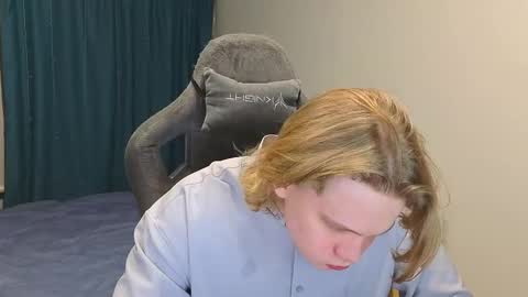 Snapshot of meow_mickey chatting on March 4, 4:52 pm Mickey online show from March 4, 4:52 pm