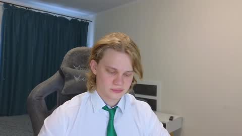 Snapshot of meow_mickey chatting on February 1, 5:18 am Mickey online show from February 1, 5:18 am
