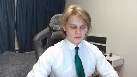 Snapshot of meow_mickey chatting on December 23, 6:05 pm Mickey online show from December 23, 6:05 pm