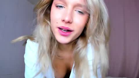 Lilu online show from November 11, 3:31 am