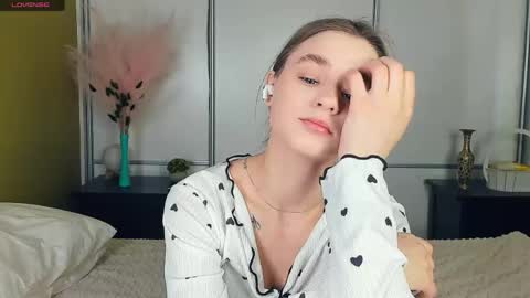 Julie online show from April 29, 9:25 am