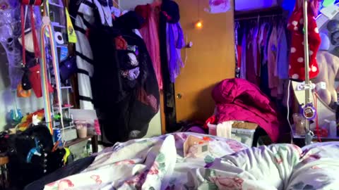 Snapshot of merelyalover chatting on February 3, 12:47 am gurlnips online show from February 3, 12:47 am