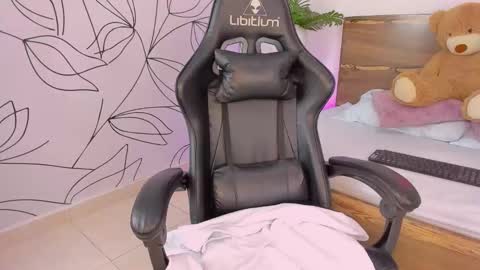 merida06 online show from September 29, 4:44 am