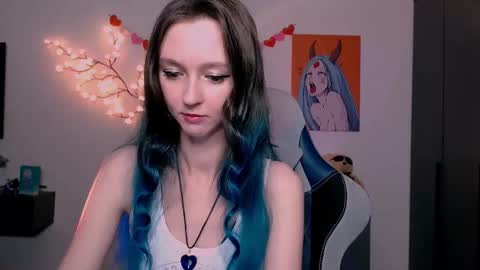 mermaidvibestides online show from March 19, 7:41 pm