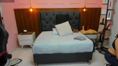 meylagia online show from November 18, 3:09 am