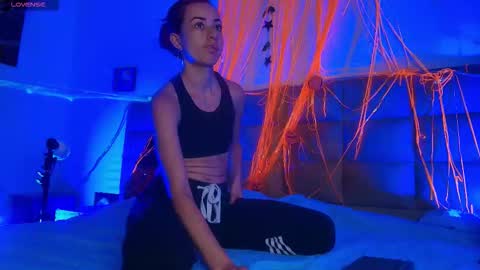 Emi online show from October 23, 7:15 pm