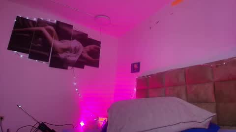 Emi online show from November 5, 7:27 pm