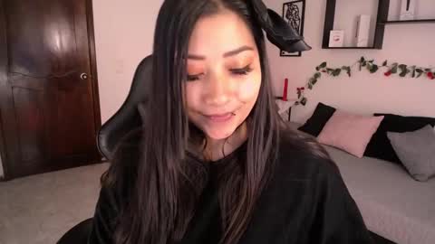 Mia zoe online show from October 7, 2:02 pm