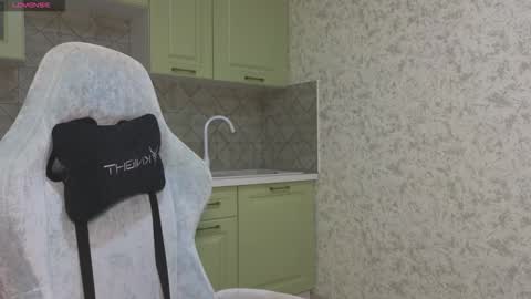 Mia online show from October 21, 7:50 pm